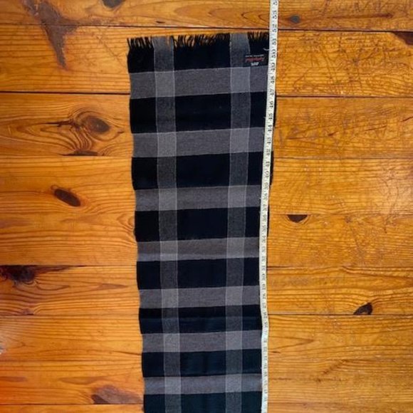 SALE! Unisex Vintage Black and Grey Large Check Scarf - Picture 2 of 2